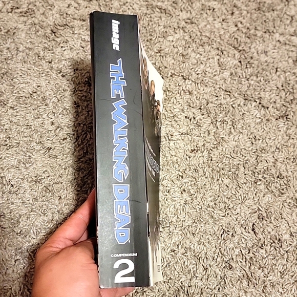 The Walking Dead Compendium 2 of 4. Robert Kirkman. Like New. No Damaged Pages. - Picture 3 of 6